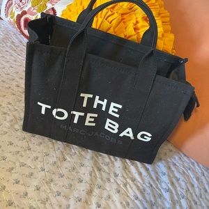 Marc Jacobs tote bag
 the size it’s big one , perfect condition